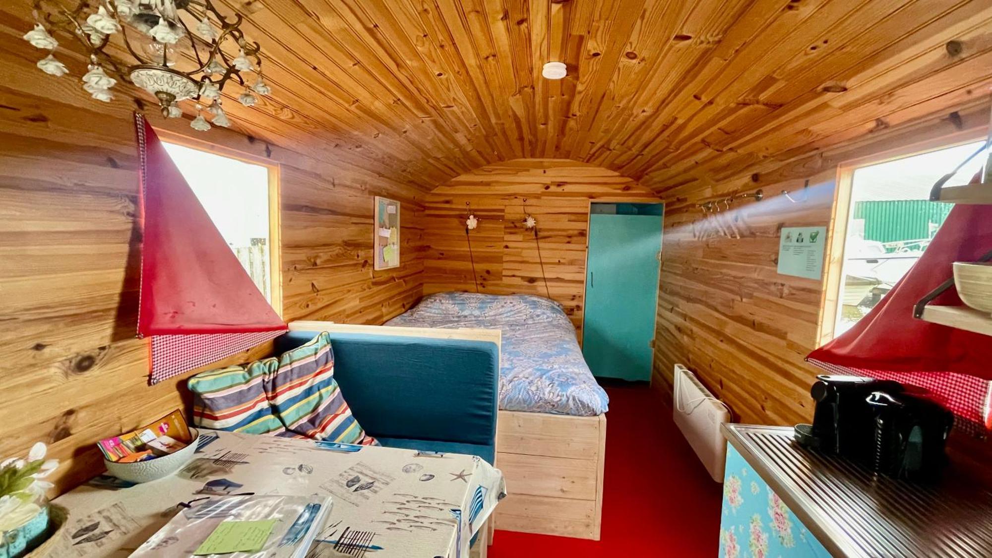 Island Sleeping Hotel อัลส์เมียร์ ภายนอก รูปภาพ